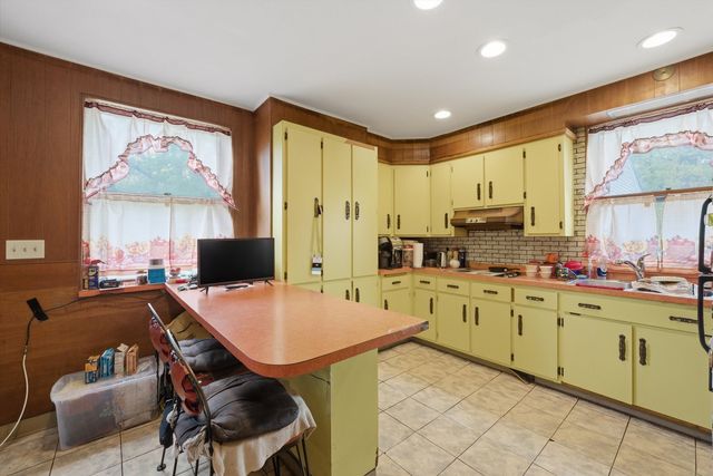 10628 S Longwood Drive, Chicago, IL 60643