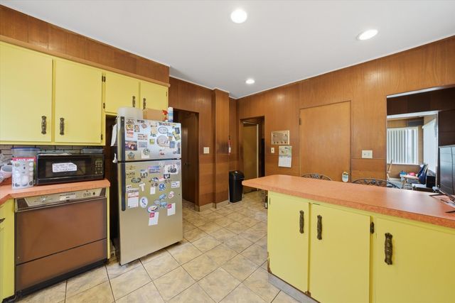 10628 S Longwood Drive, Chicago, IL 60643