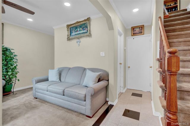 8415 259th Street, Floral Park, NY 11001