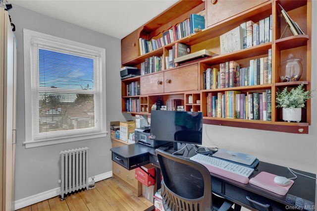 8415 259th Street, Floral Park, NY 11001