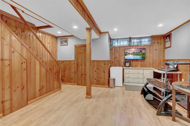 8415 259th Street, Floral Park, NY 11001