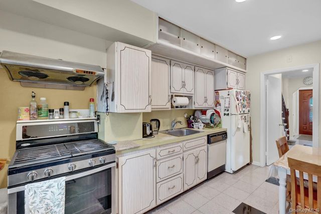 8415 259th Street, Floral Park, NY 11001