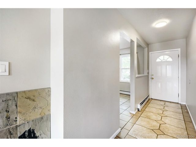 916 Timber Ln, Fort Collins, CO 80521