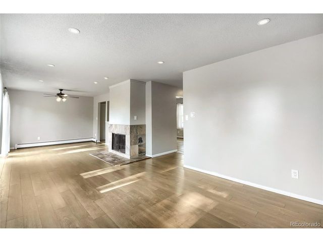 916 Timber Ln, Fort Collins, CO 80521
