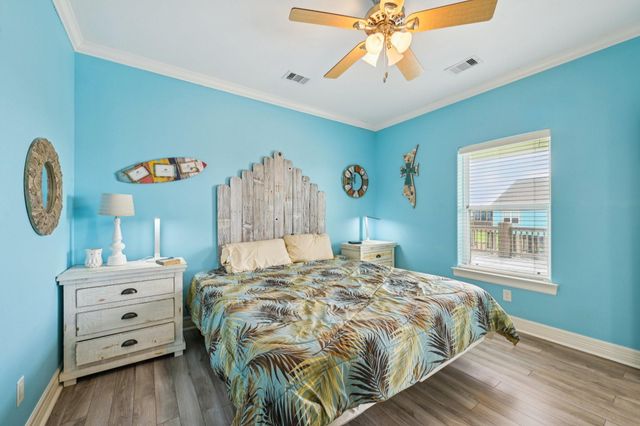 940 Gregory Lane, Crystal Beach, TX 77650