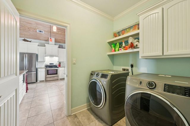 940 Gregory Lane, Crystal Beach, TX 77650