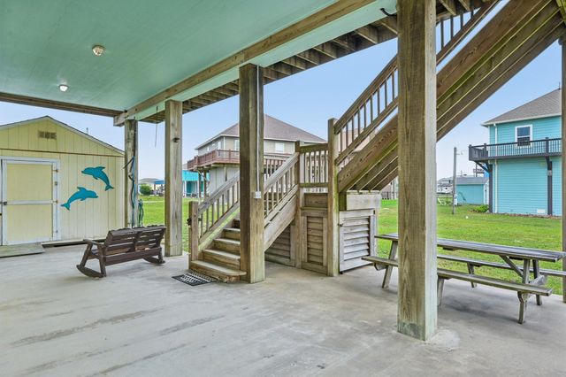 940 Gregory Lane, Crystal Beach, TX 77650