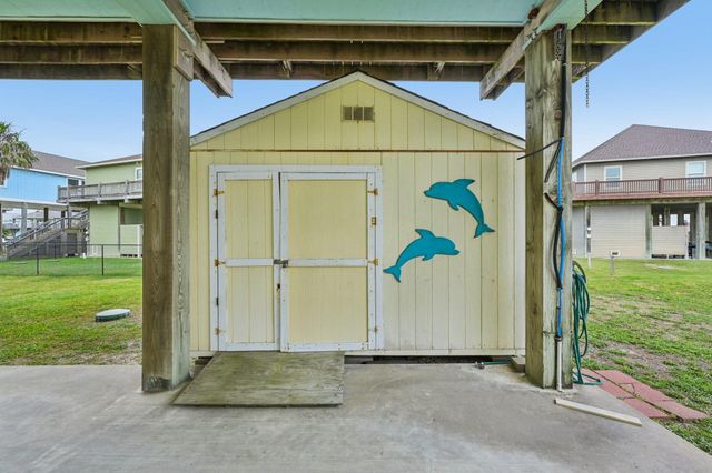 940 Gregory Lane, Crystal Beach, TX 77650