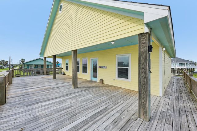940 Gregory Lane, Crystal Beach, TX 77650