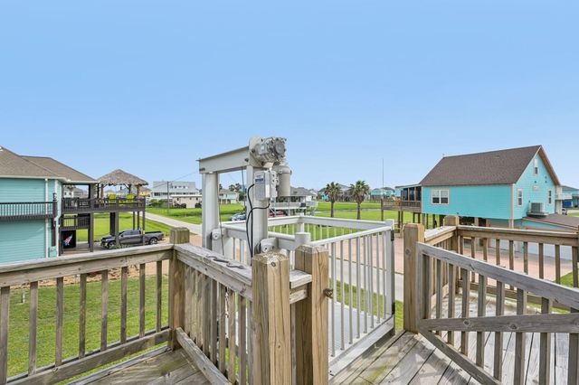 940 Gregory Lane, Crystal Beach, TX 77650