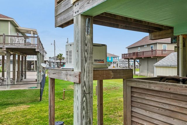 940 Gregory Lane, Crystal Beach, TX 77650