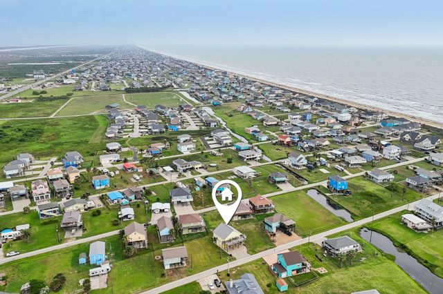 940 Gregory Lane, Crystal Beach, TX 77650