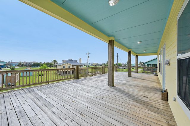 940 Gregory Lane, Crystal Beach, TX 77650