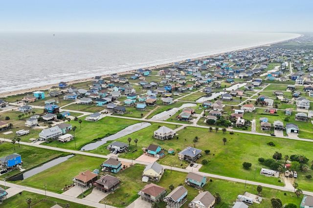 940 Gregory Lane, Crystal Beach, TX 77650
