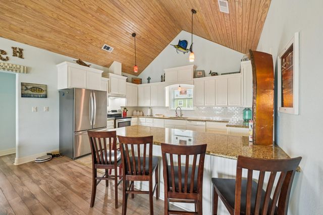 940 Gregory Lane, Crystal Beach, TX 77650