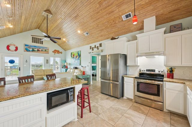 940 Gregory Lane, Crystal Beach, TX 77650