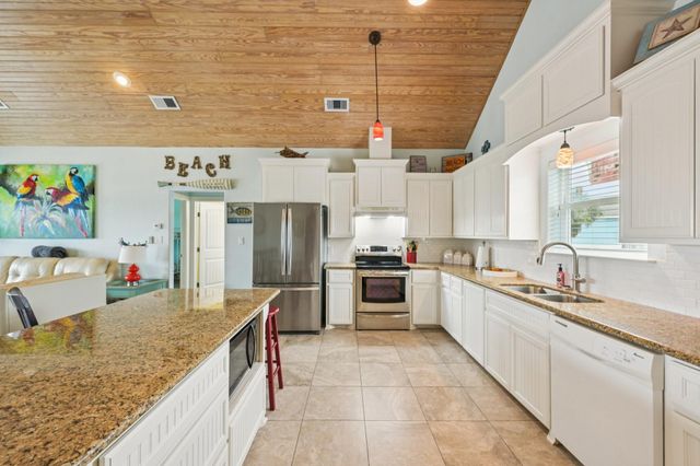 940 Gregory Lane, Crystal Beach, TX 77650