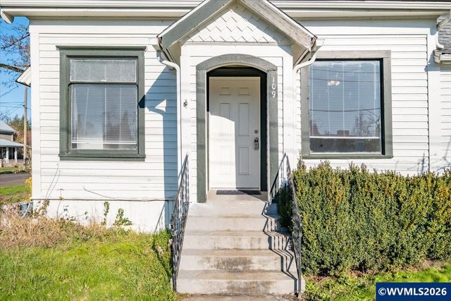 109 E Isabella St, Lebanon, OR 97355