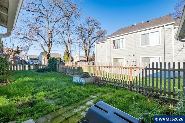 109 E Isabella St, Lebanon, OR 97355