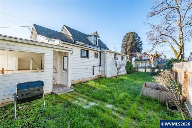 109 E Isabella St, Lebanon, OR 97355