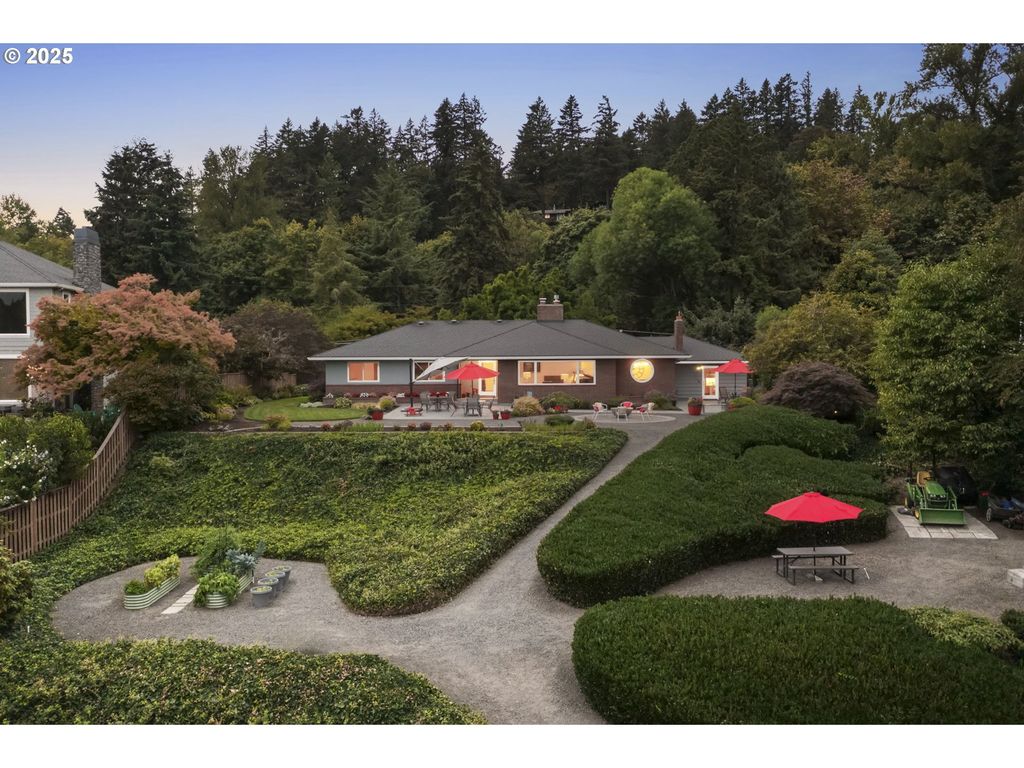 251 STAMPHER Rd, Lake Oswego, OR 97034