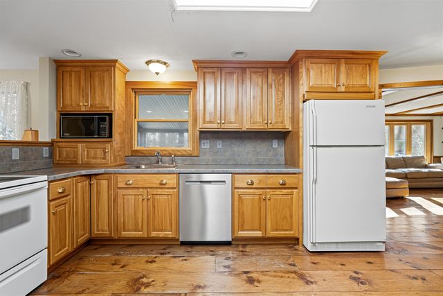 22 Old Gordon Road, Brentwood, NH 03833