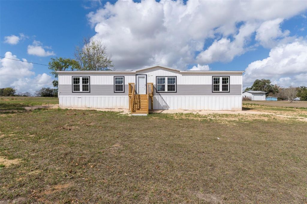 Image 1 of property listing at 10877 OLD LAKELAND HIGHWAY, Dade City, FL 33525