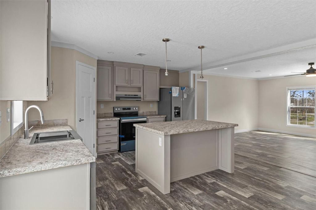 Image 19 of property listing at 10877 OLD LAKELAND HIGHWAY, Dade City, FL 33525