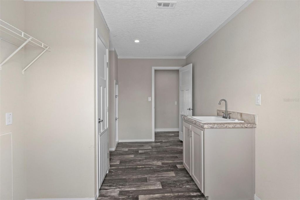 Image 25 of property listing at 10877 OLD LAKELAND HIGHWAY, Dade City, FL 33525