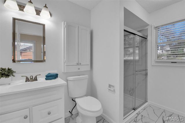 5545 Dantonaire Place, St Louis, MO 63128