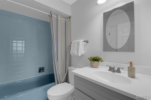 5545 Dantonaire Place, St Louis, MO 63128