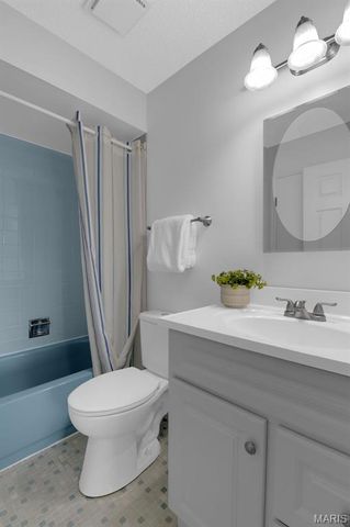 5545 Dantonaire Place, St Louis, MO 63128