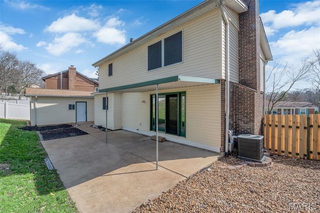 5545 Dantonaire Place, St Louis, MO 63128