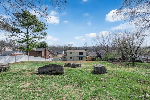 5545 Dantonaire Place, St Louis, MO 63128