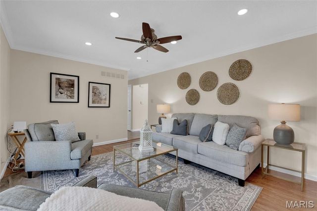 5545 Dantonaire Place, St Louis, MO 63128