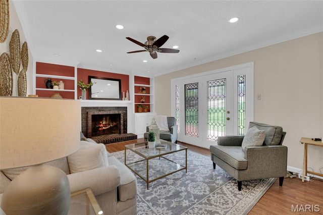 5545 Dantonaire Place, St Louis, MO 63128