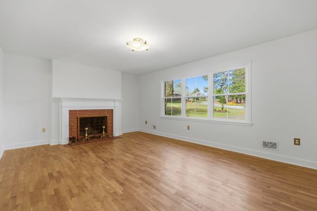 19 Wofford St, Inman, SC 29349