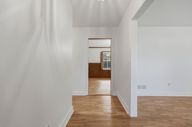 19 Wofford St, Inman, SC 29349