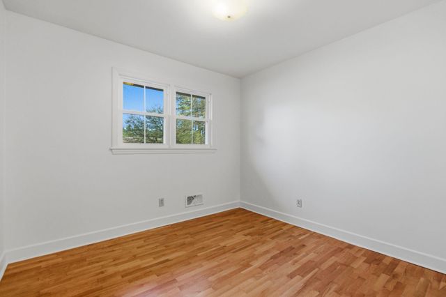 19 Wofford St, Inman, SC 29349