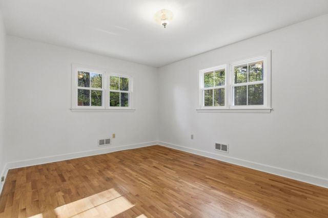 19 Wofford St, Inman, SC 29349