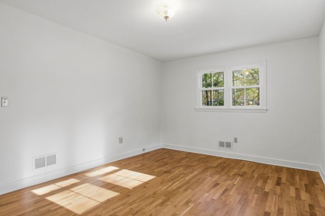 19 Wofford St, Inman, SC 29349