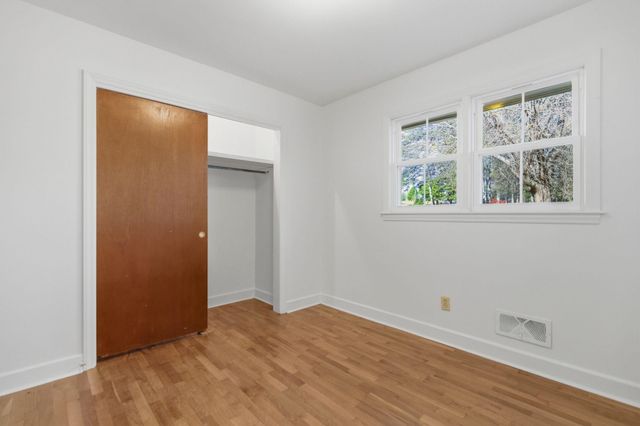 19 Wofford St, Inman, SC 29349