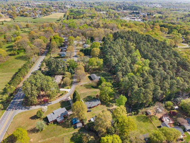 19 Wofford St, Inman, SC 29349