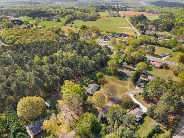 19 Wofford St, Inman, SC 29349