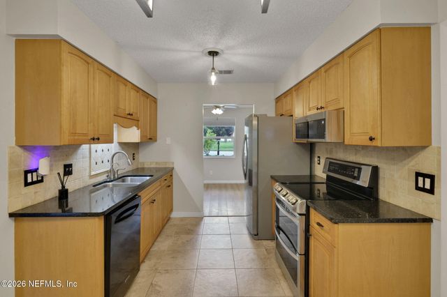 11530 BROAD LEAF Drive, Jacksonville, FL 32225