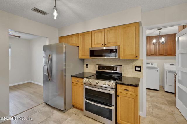 11530 BROAD LEAF Drive, Jacksonville, FL 32225