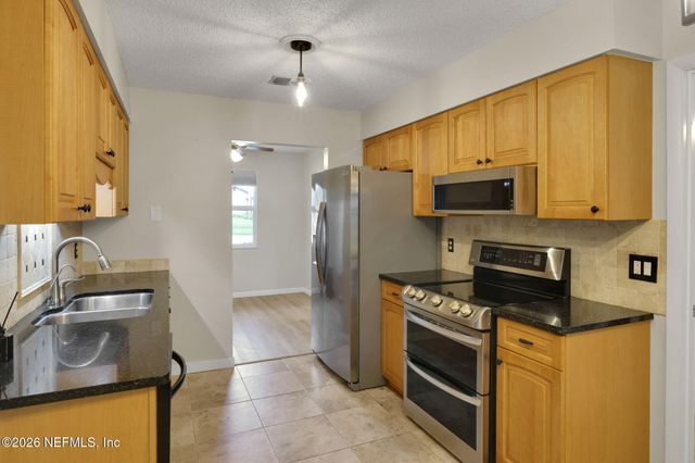 11530 BROAD LEAF Drive, Jacksonville, FL 32225