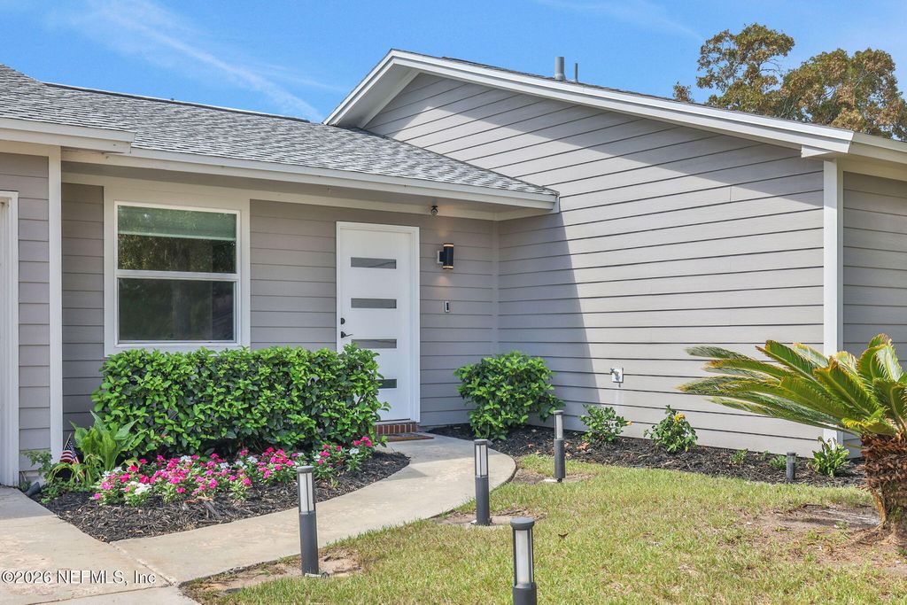 11530 BROAD LEAF Drive, Jacksonville, FL 32225