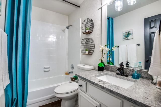 759 Winding Oak Bend, Lake Dallas, TX 75065