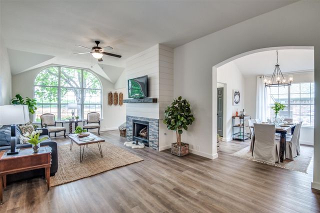 759 Winding Oak Bend, Lake Dallas, TX 75065